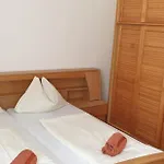 Haus Kira